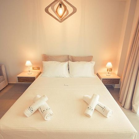 Io Luxury Pool & Hot Tub Suites Preveza Exterior foto